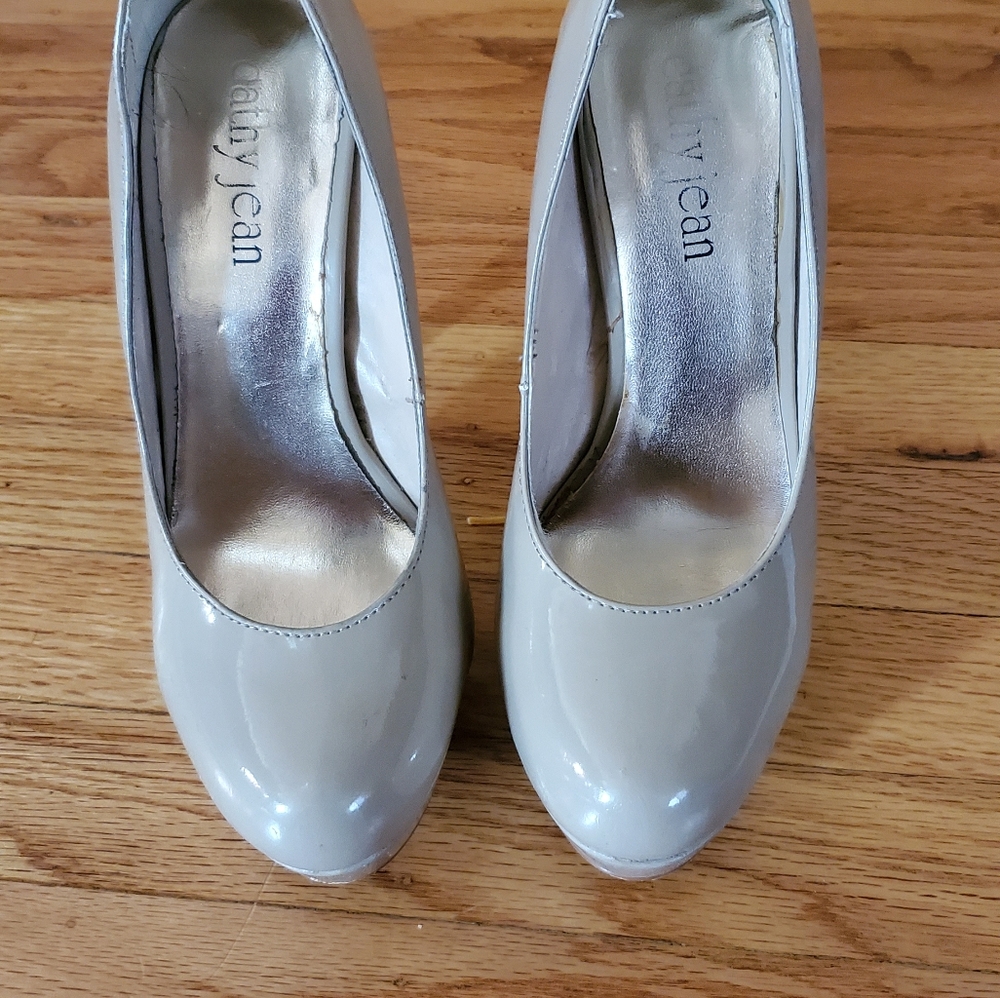 Shoes - Picture 2 of 2
